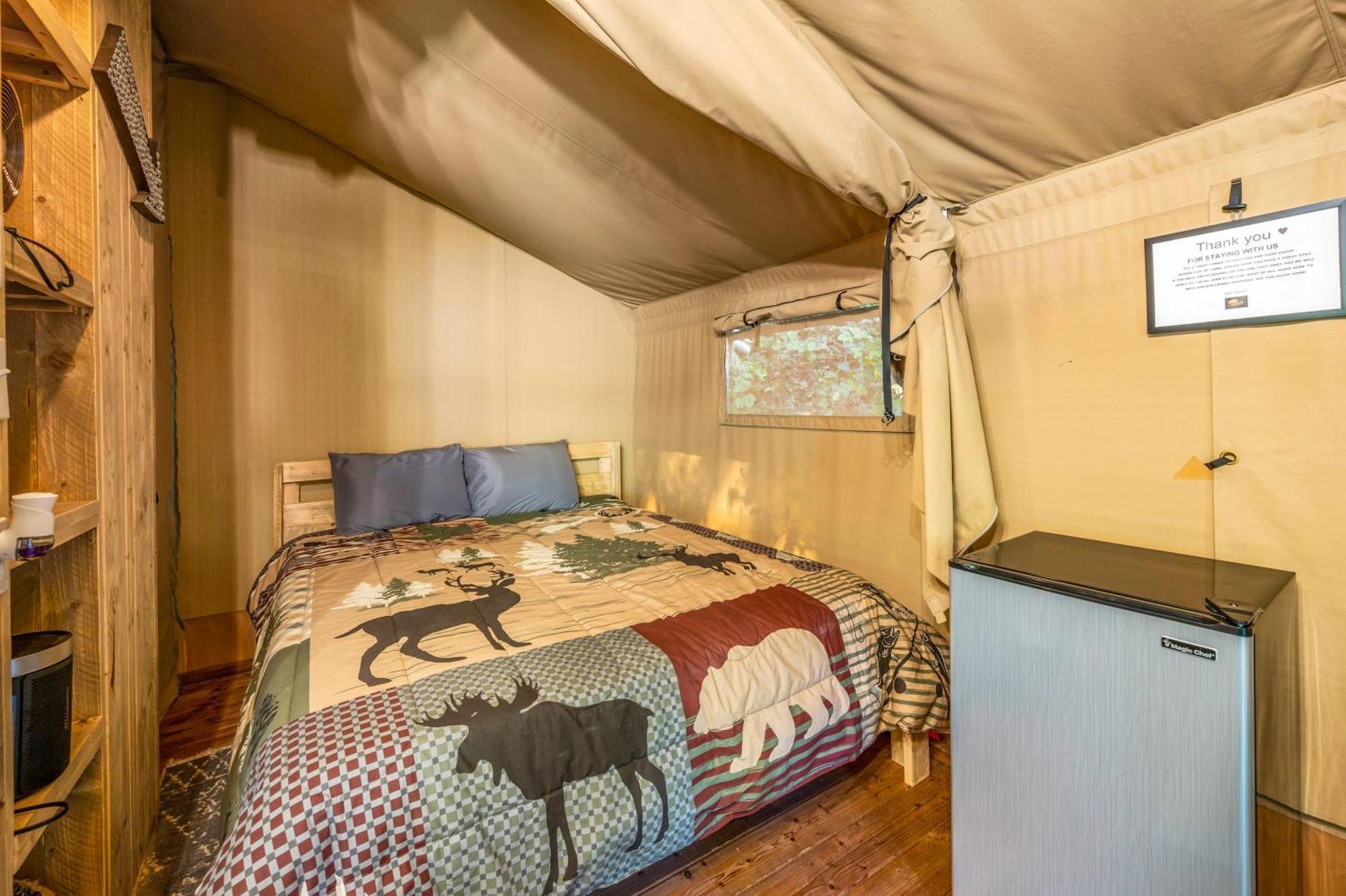 Hotel Firefly Season Glamping Sevierville Exterior foto